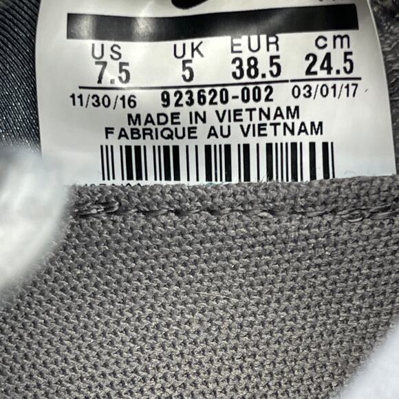 Nike LunarCharge Essential Wolf Shoes Womens Size 7.5 Gray Running Comfort Gym - Picture 8 of 8